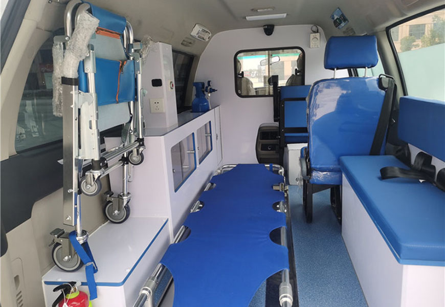 國(guó)六東風(fēng)風(fēng)行救護(hù)車