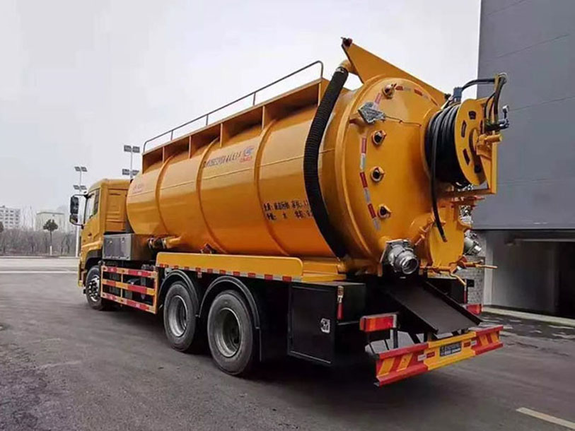 東風(fēng)天龍后八輪22方清洗吸污車(chē)