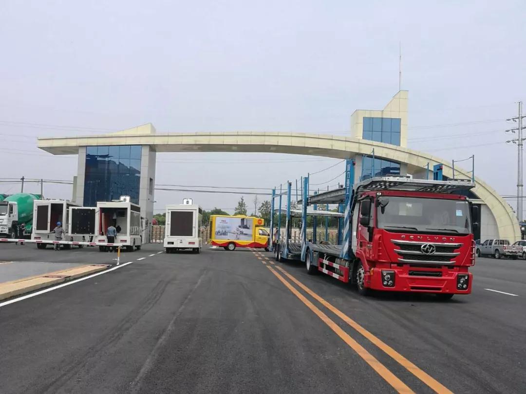 程力專汽公司生產(chǎn)經(jīng)濟工作綜合會相繼隆重召開